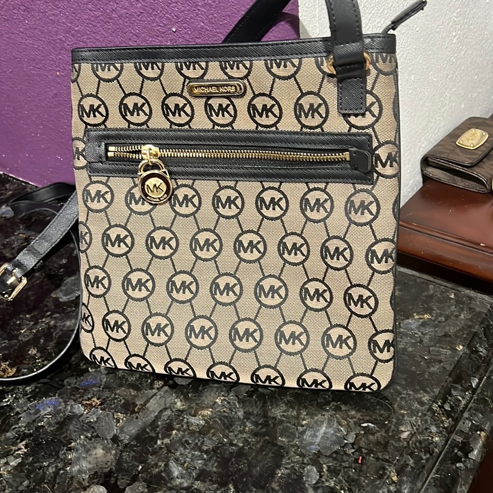 Michael Kors handbag excellent condition nine out of 10